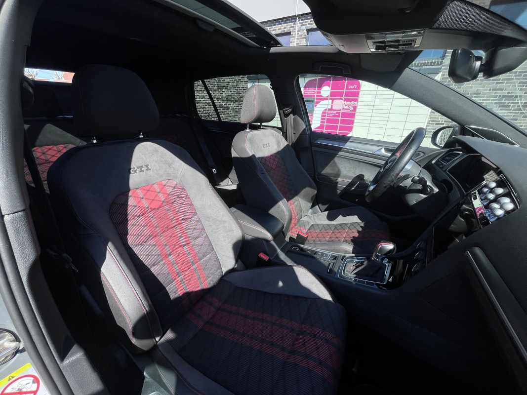 Volkswagen Golf — 17