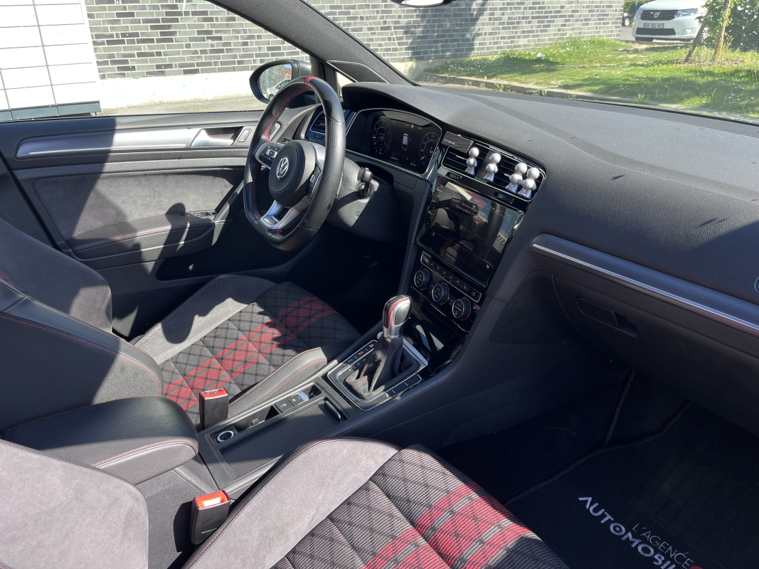 Volkswagen Golf — 16