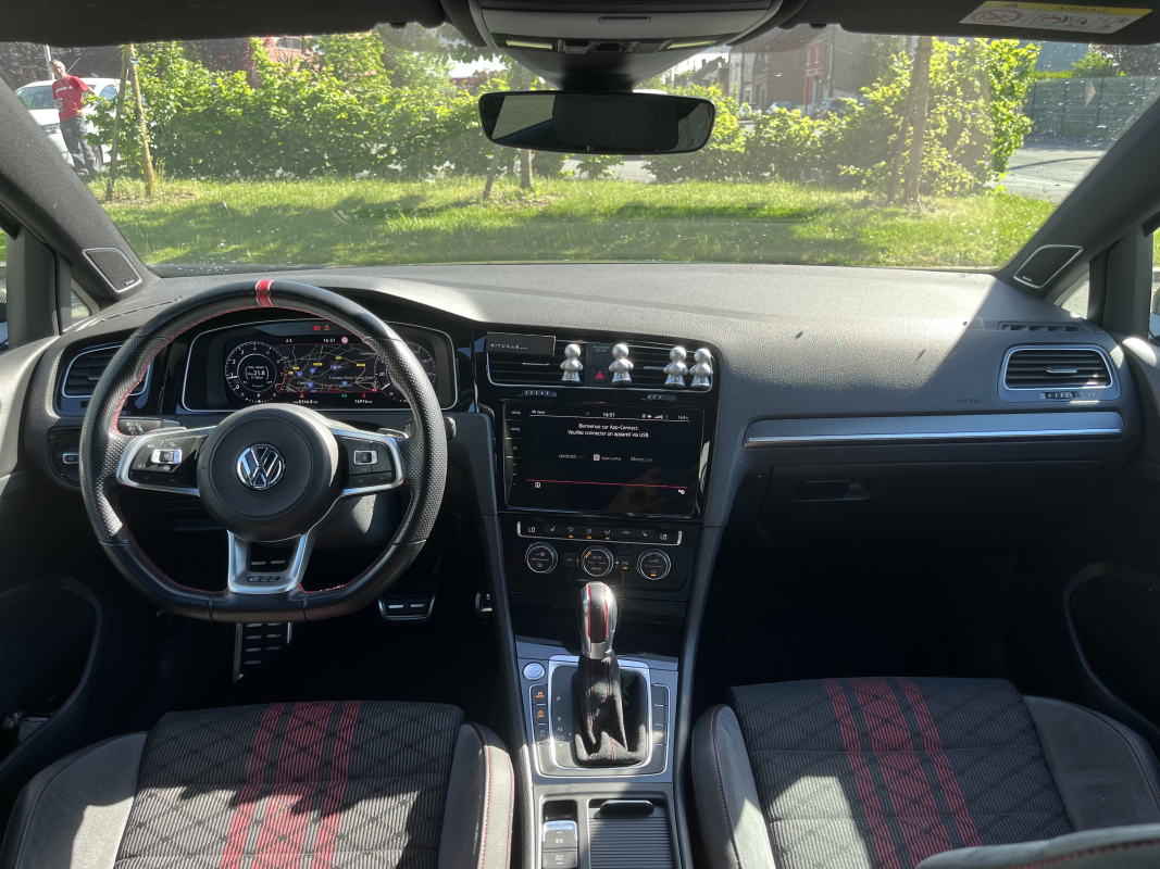 Volkswagen Golf — 18