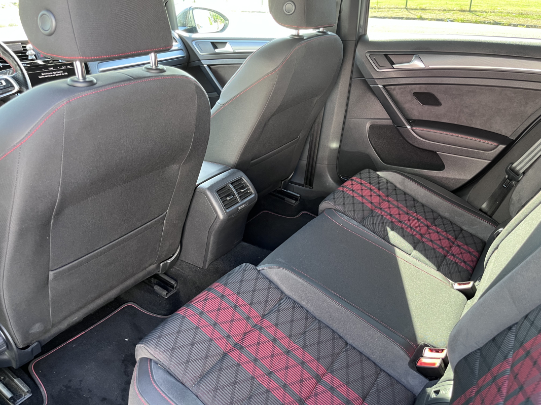 Volkswagen Golf — 30