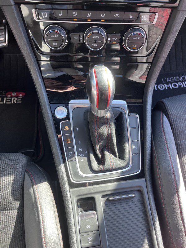 Volkswagen Golf — 24