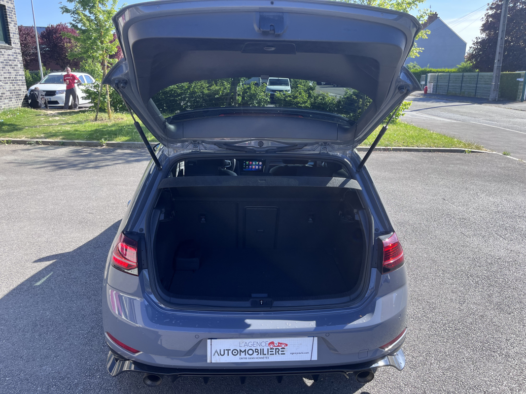 Volkswagen Golf — 32