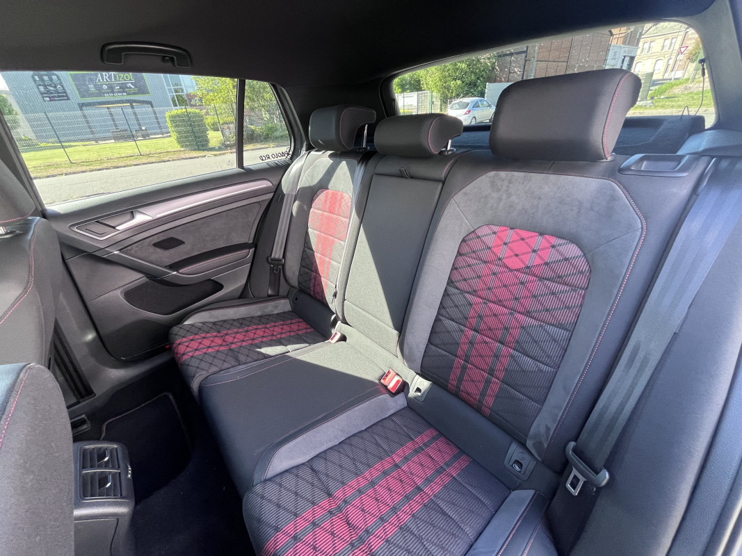 Volkswagen Golf — 31