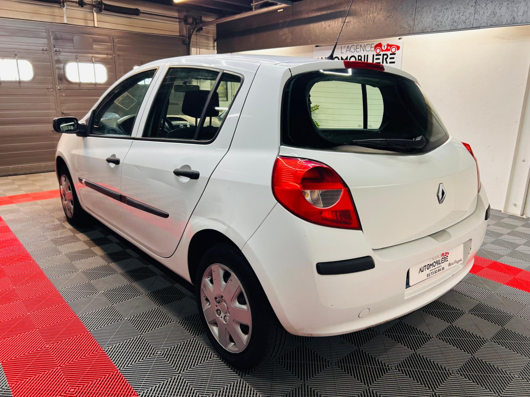 Renault Clio — 7