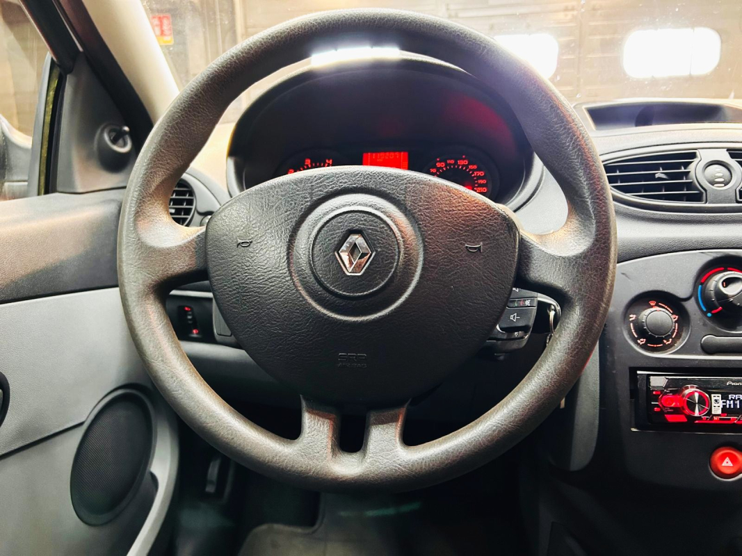 Renault Clio — 12