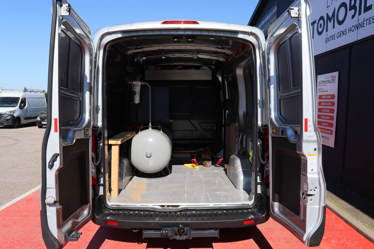 Ford Transit — 19