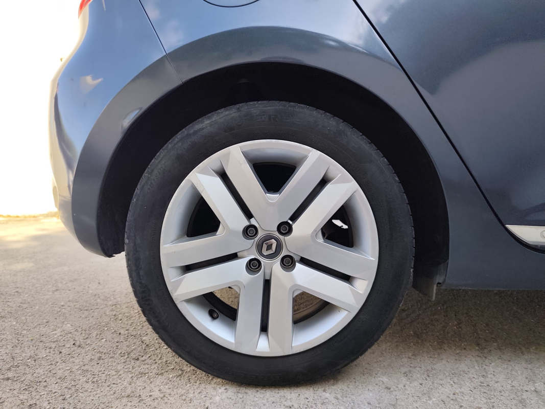Renault Clio — 24