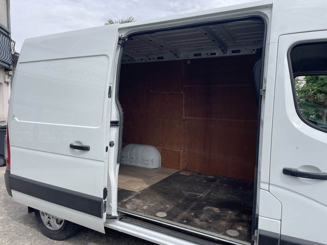 Renault Master — 9