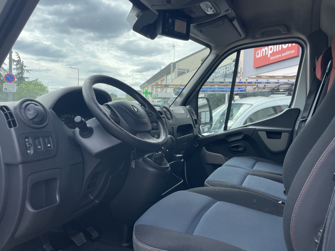 Renault Master — 10