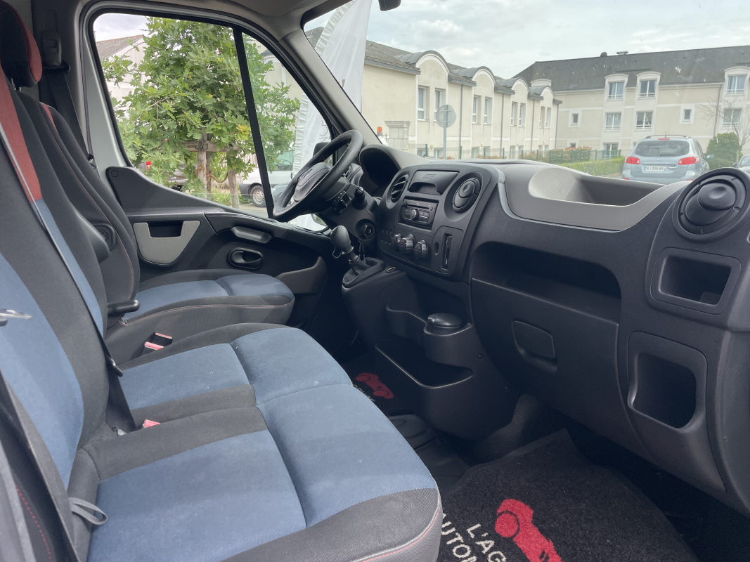 Renault Master — 12