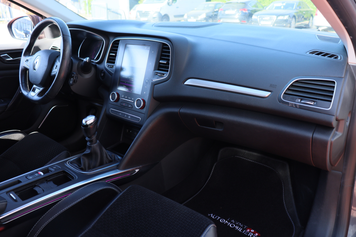 Renault Megane — 9