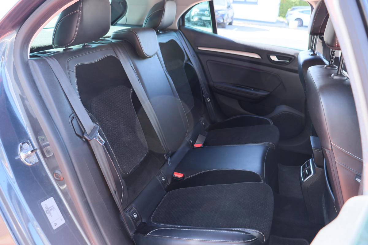 Renault Megane — 19