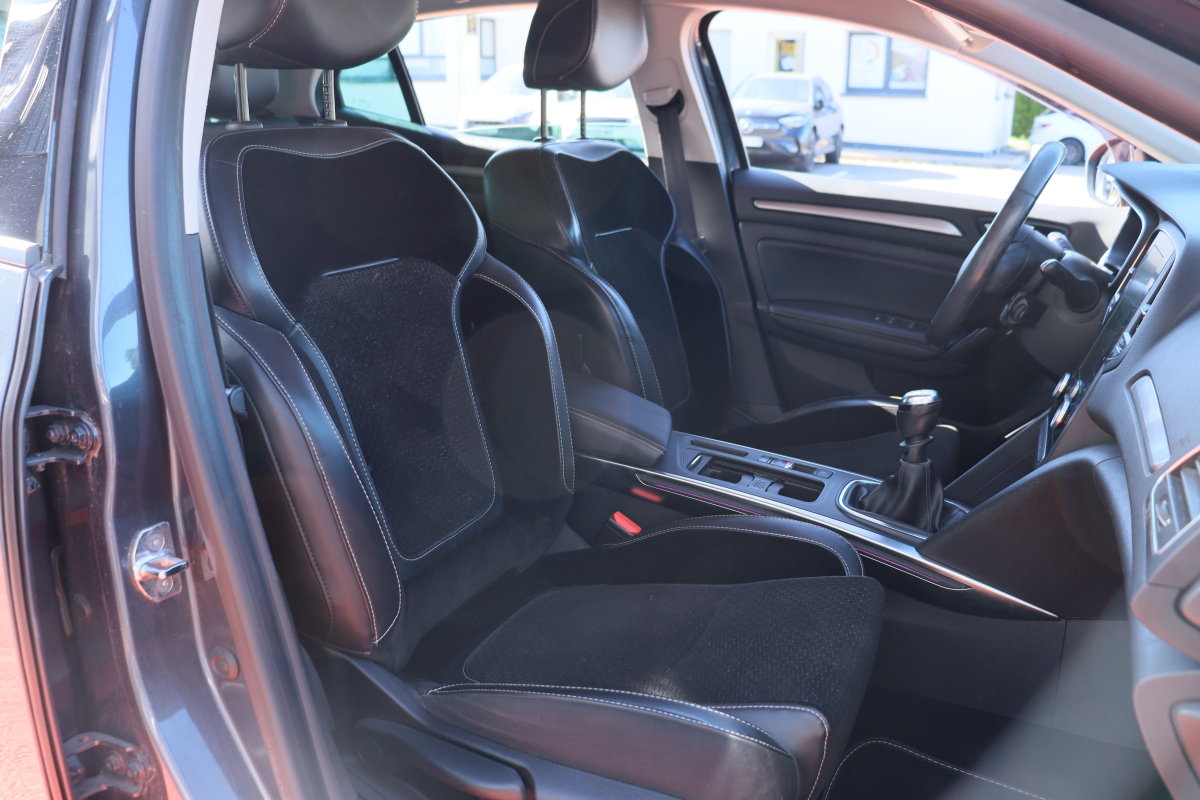 Renault Megane — 8