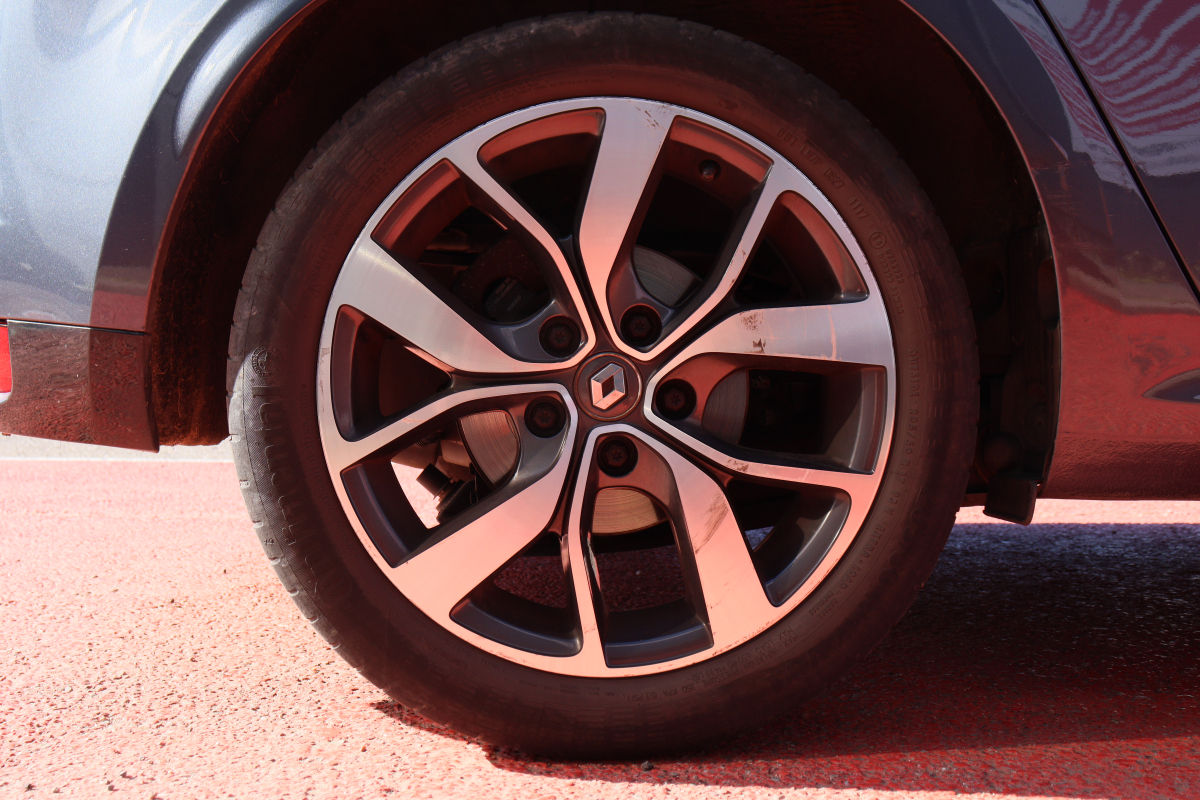 Renault Megane — 23