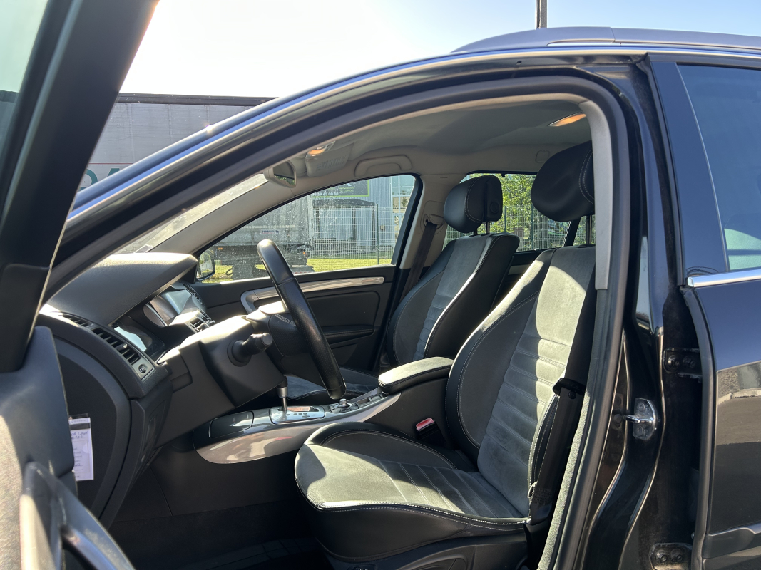 Renault Laguna Estate — 16