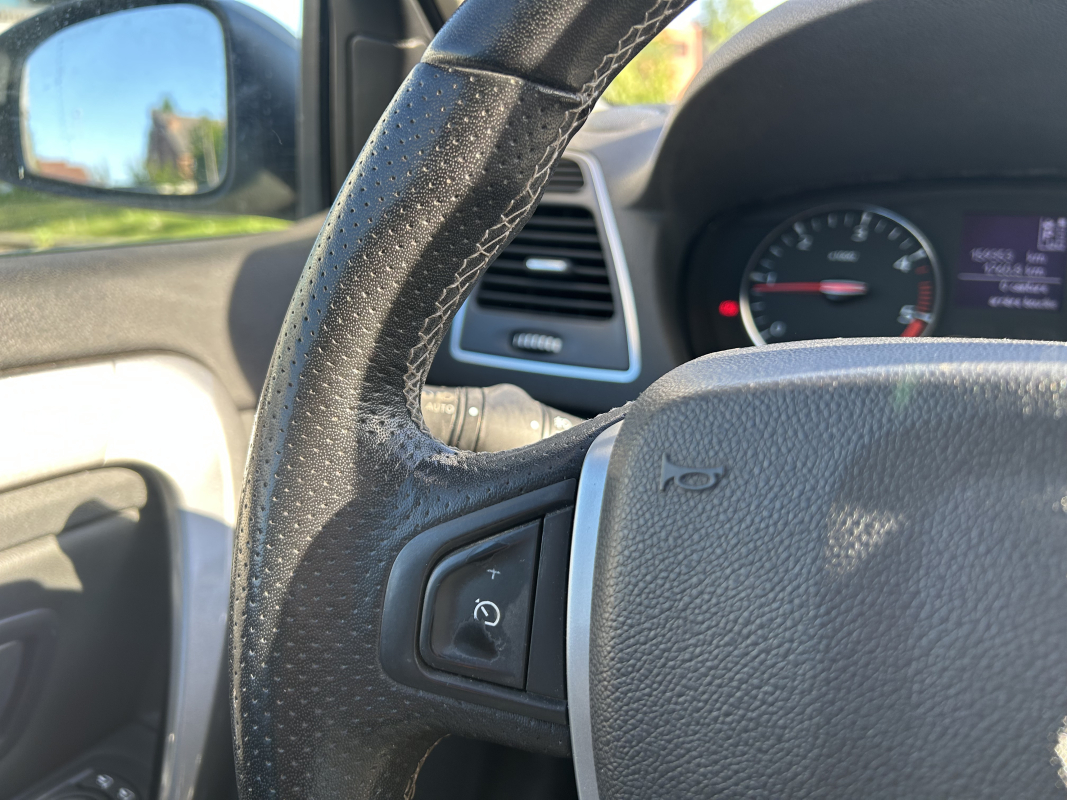 Renault Laguna Estate — 19