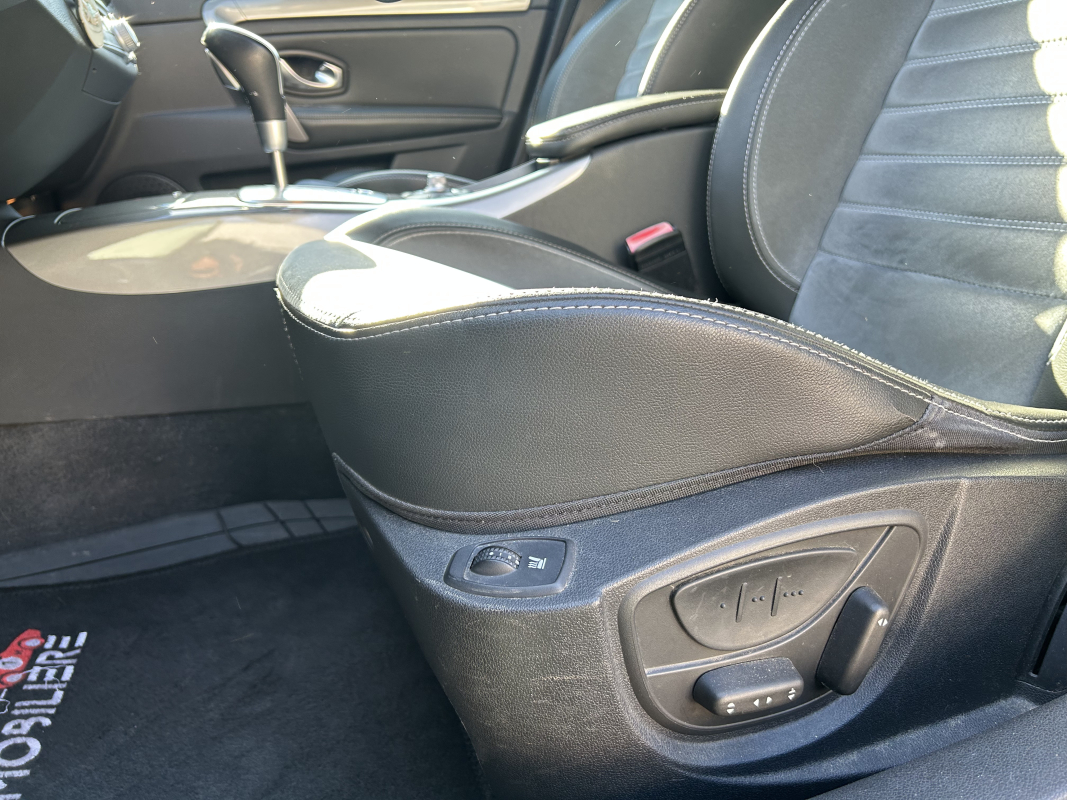Renault Laguna Estate — 17