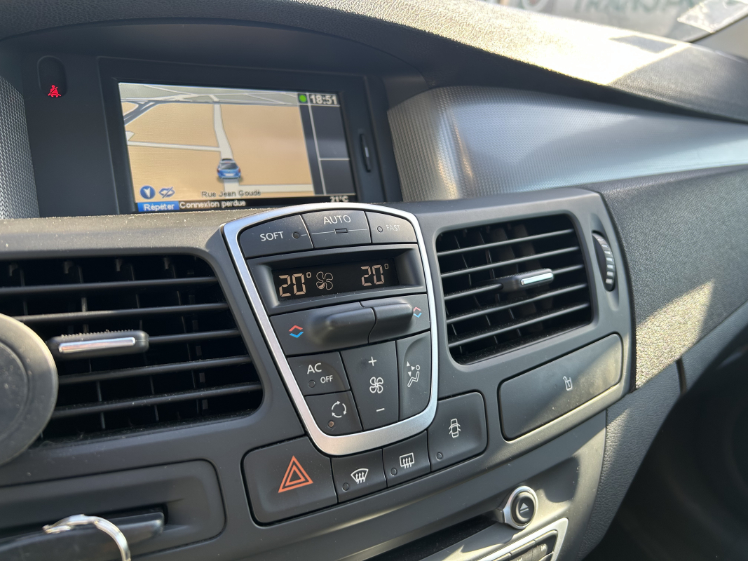 Renault Laguna Estate — 24