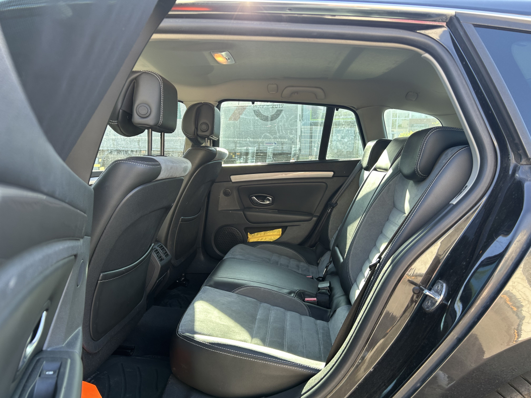 Renault Laguna Estate — 34