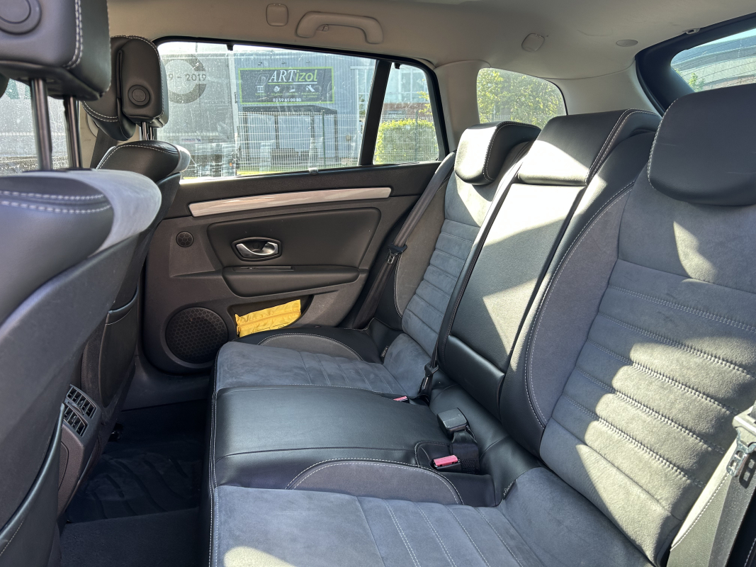 Renault Laguna Estate — 35
