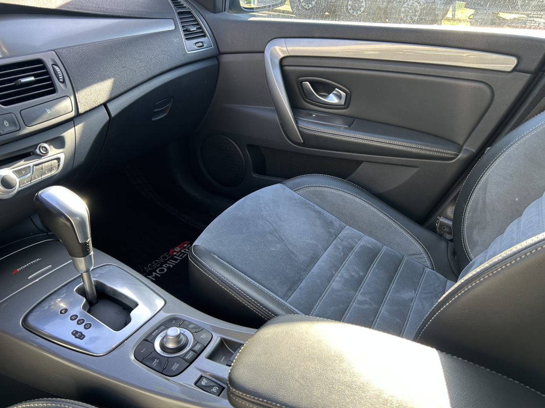 Renault Laguna Estate — 27