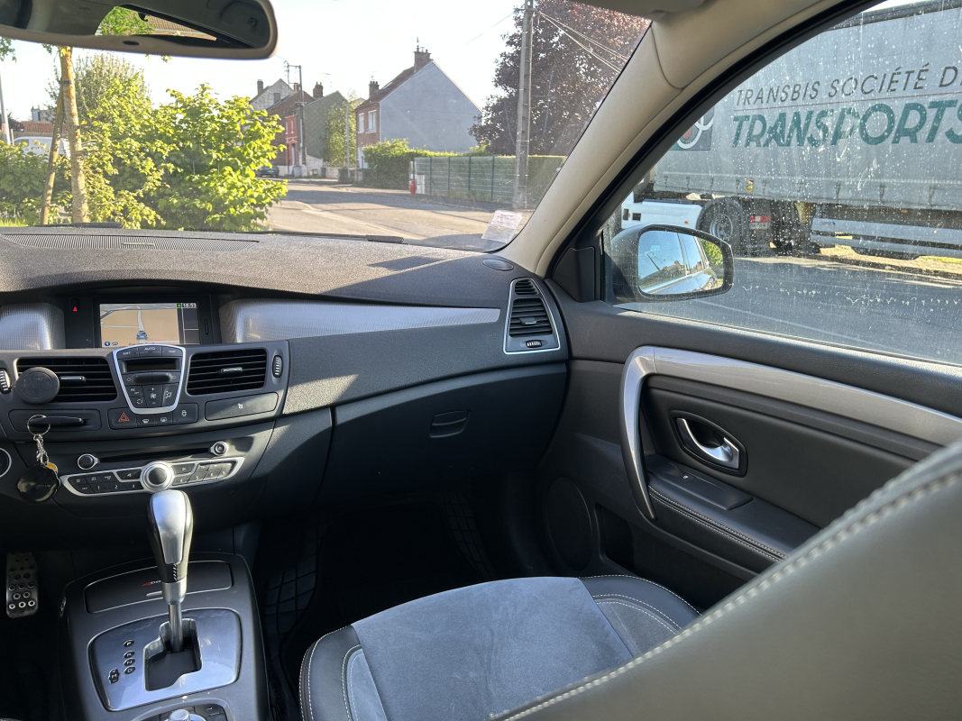 Renault Laguna Estate — 31
