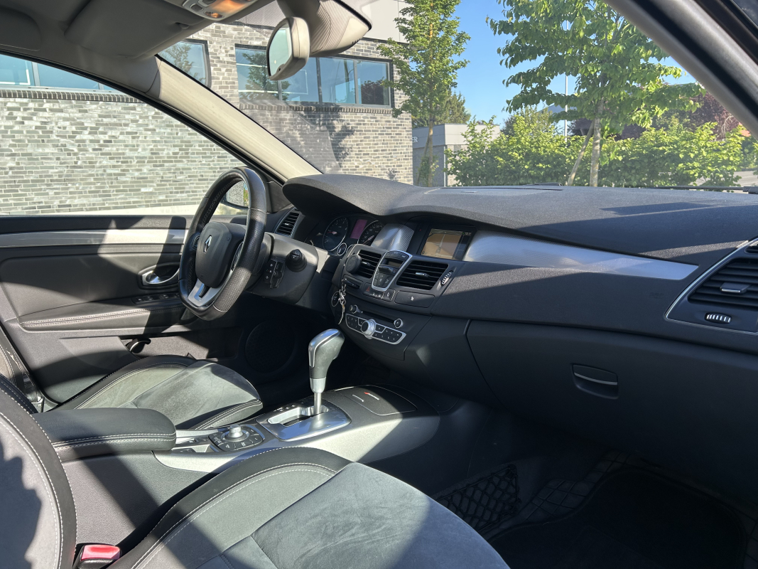 Renault Laguna Estate — 40