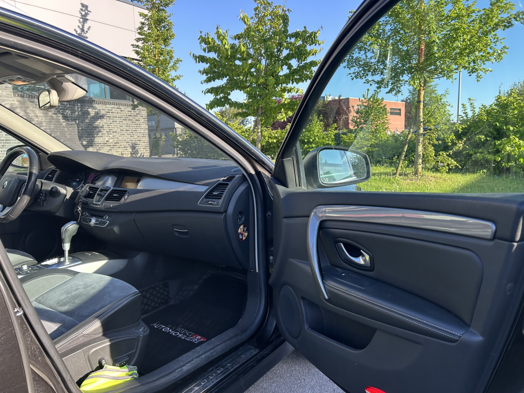 Renault Laguna Estate — 39