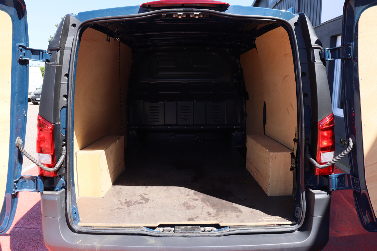 Mercedes Vito — 18