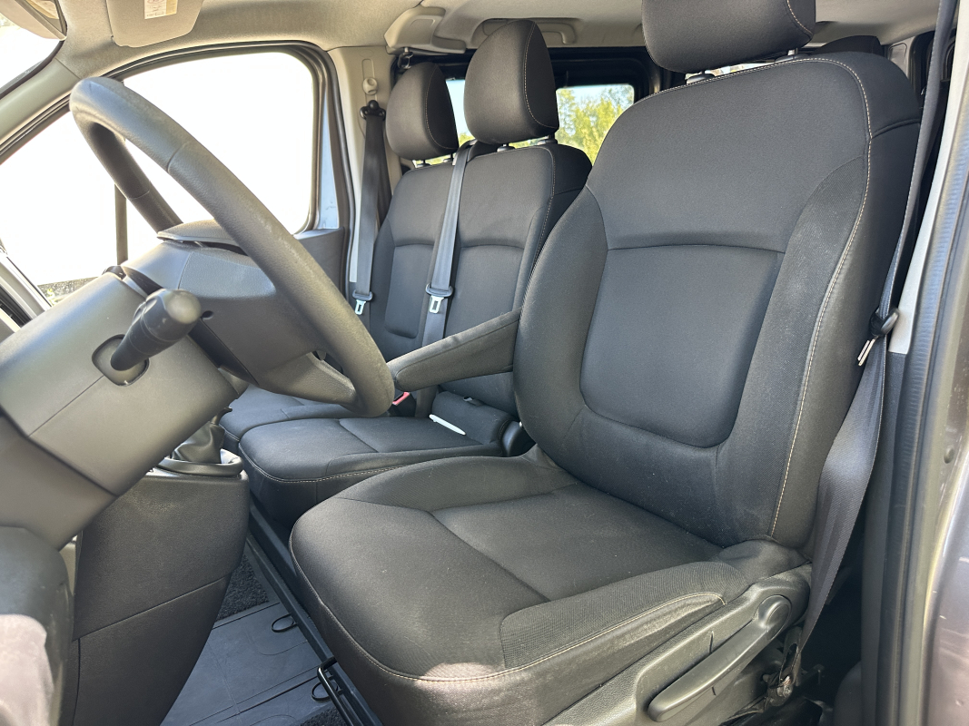 Renault Trafic Combi — 9