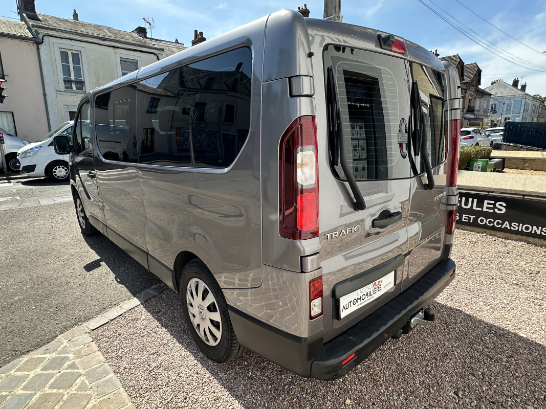Renault Trafic Combi — 4