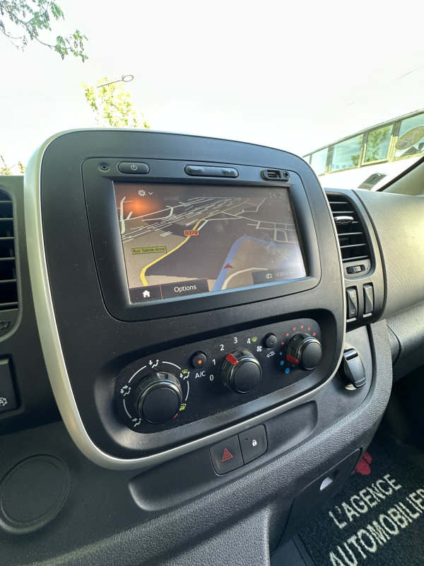Renault Trafic Combi — 13