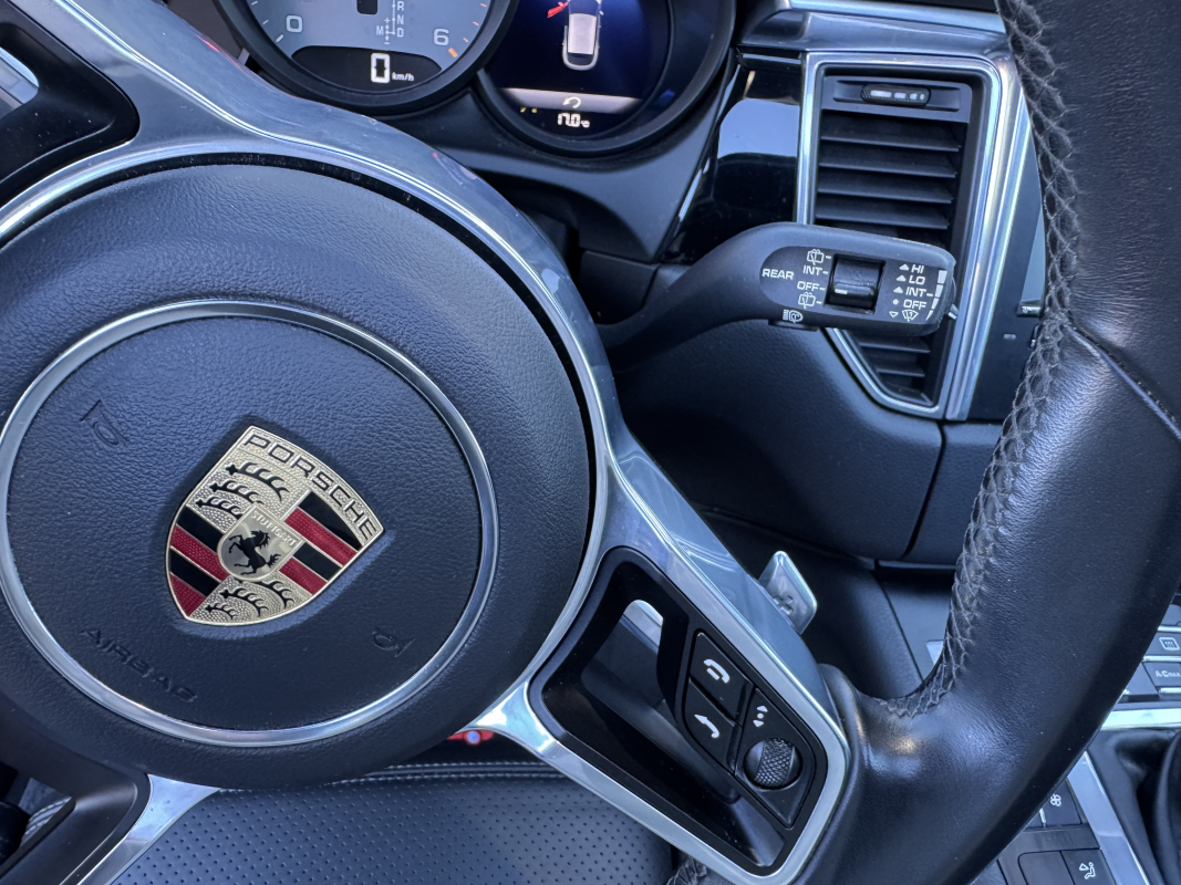 Porsche Macan — 11