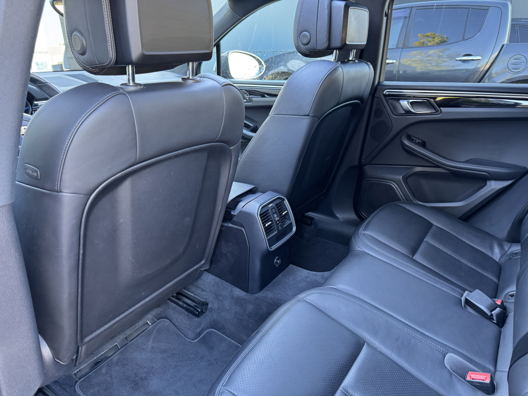 Porsche Macan — 17
