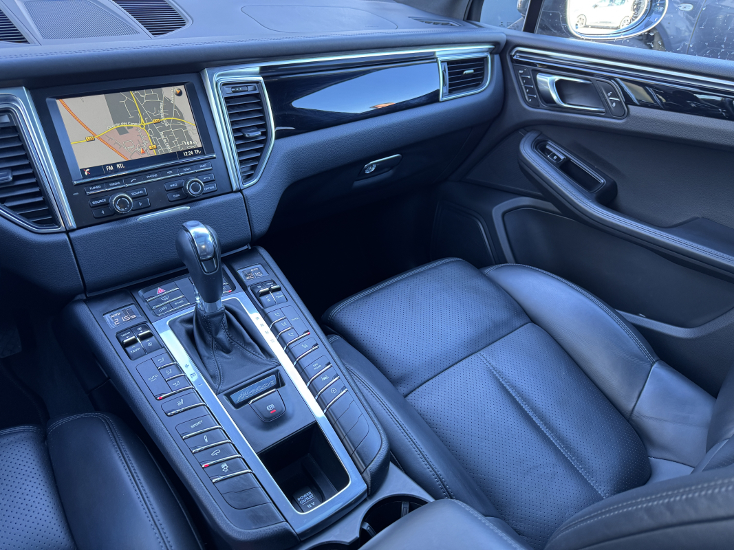 Porsche Macan — 24