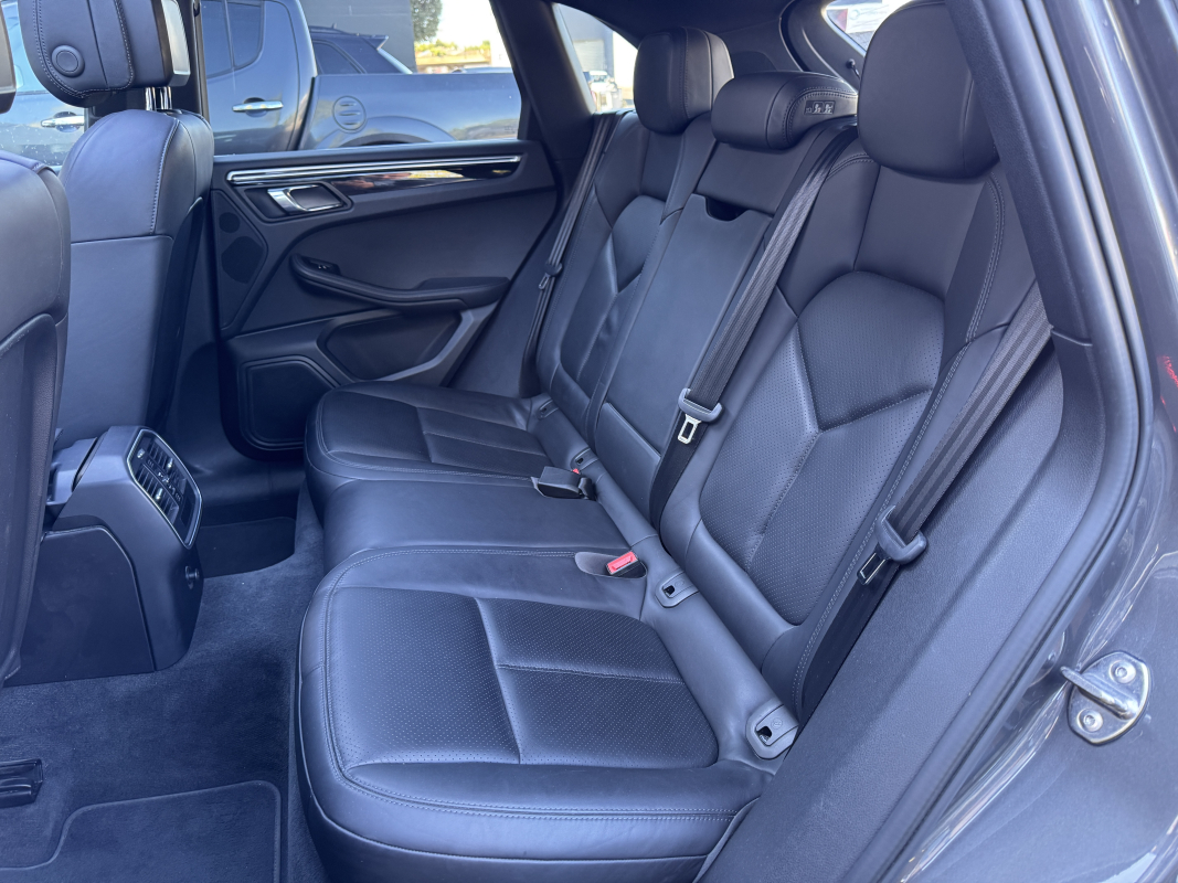 Porsche Macan — 18
