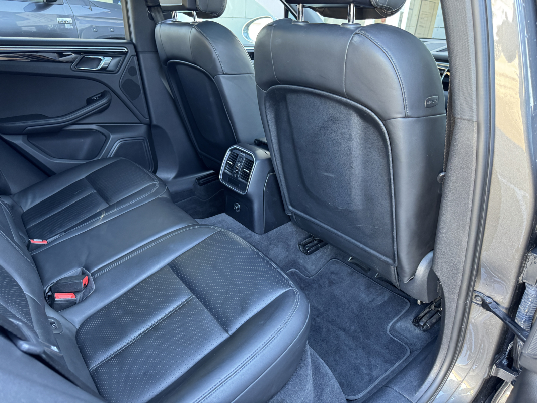 Porsche Macan — 21