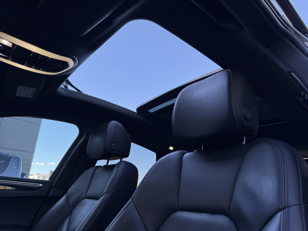 Porsche Macan — 26