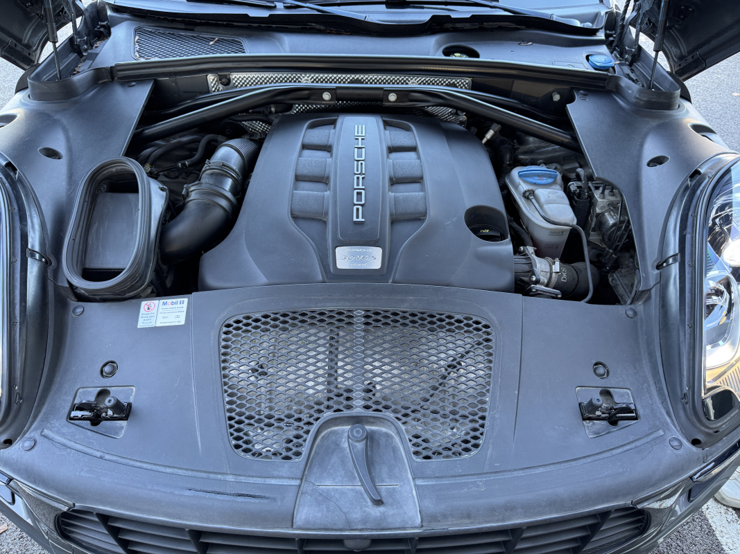 Porsche Macan — 35