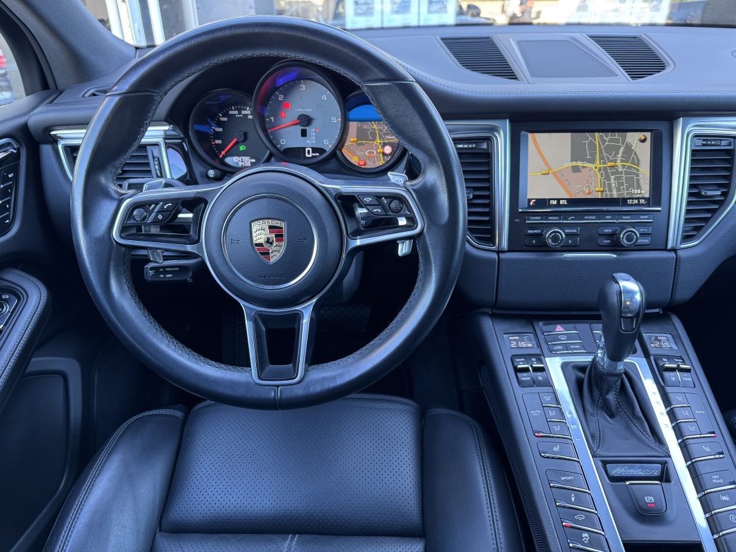 Porsche Macan — 36