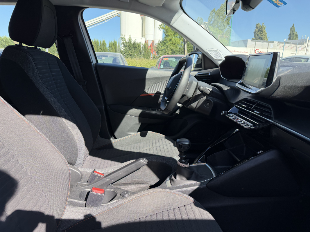 Peugeot 2008 — 12