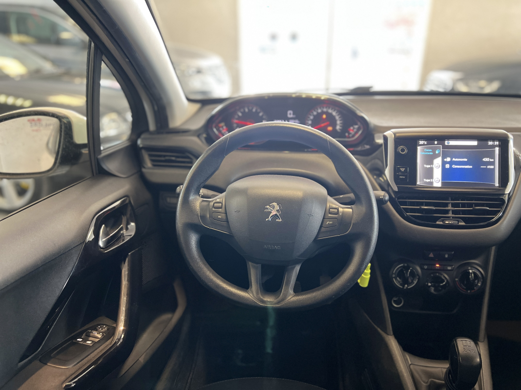 Peugeot 208 — 9