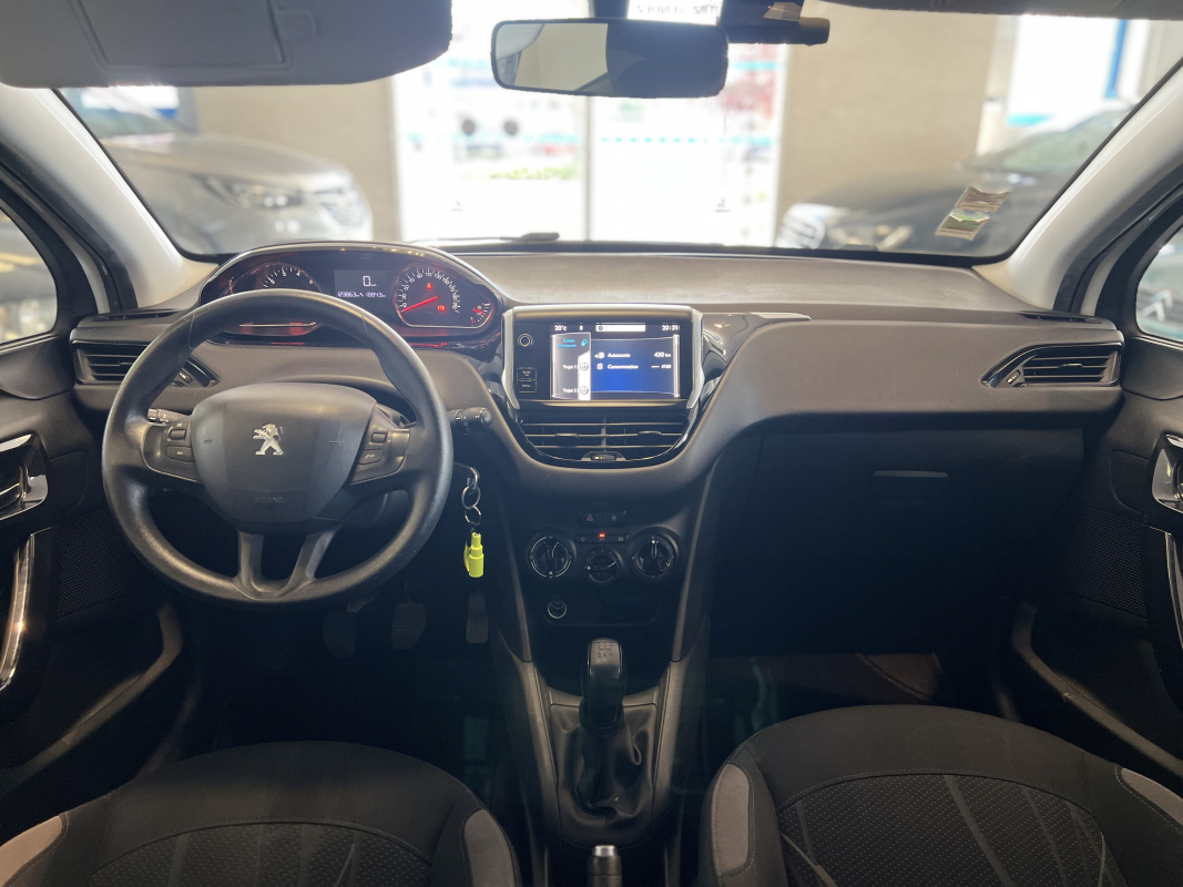 Peugeot 208 — 5