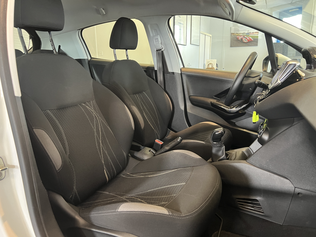 Peugeot 208 — 16