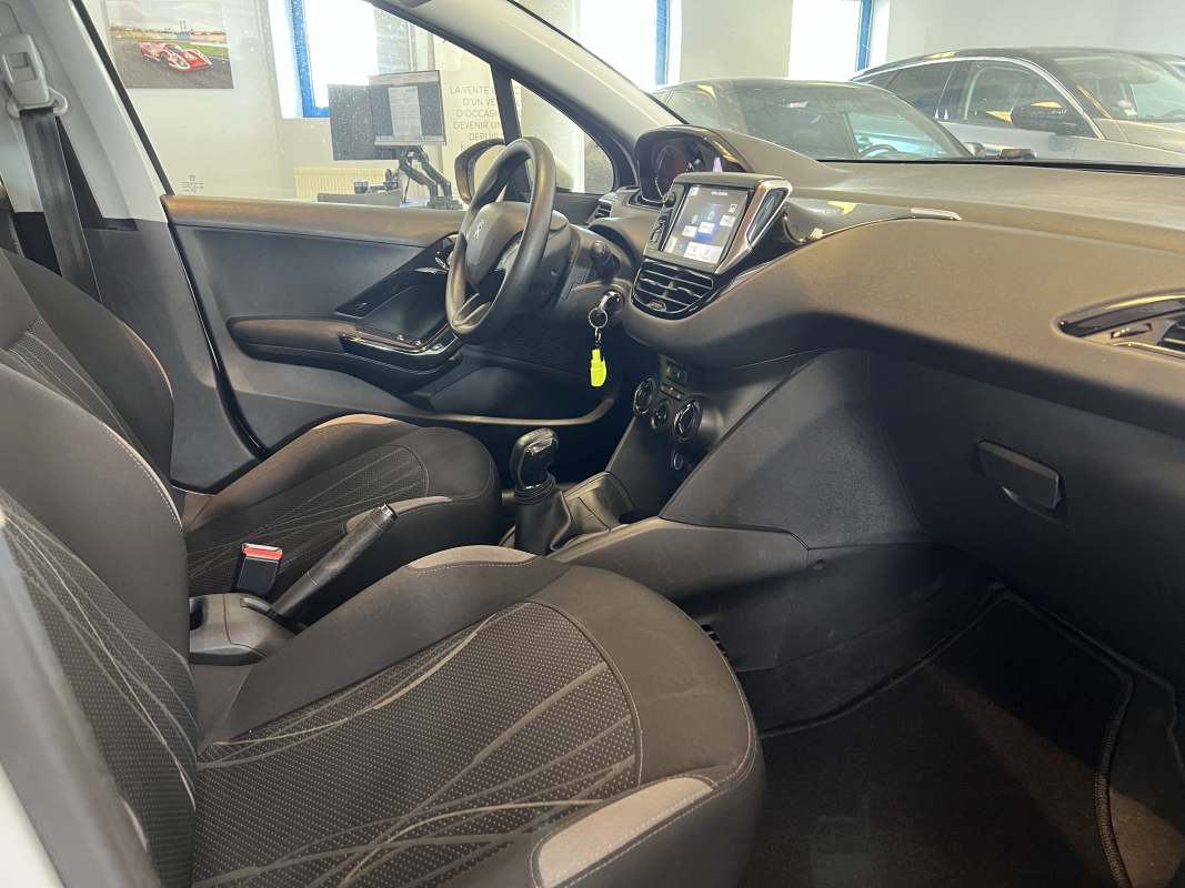 Peugeot 208 — 18