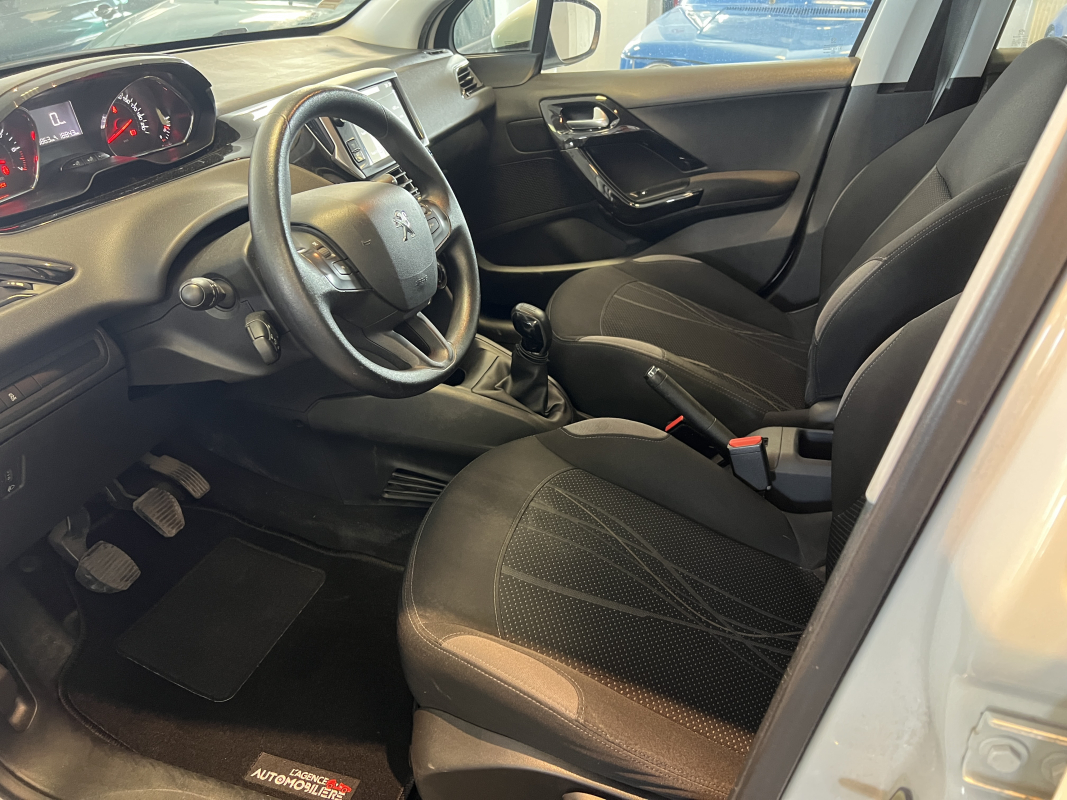 Peugeot 208 — 6
