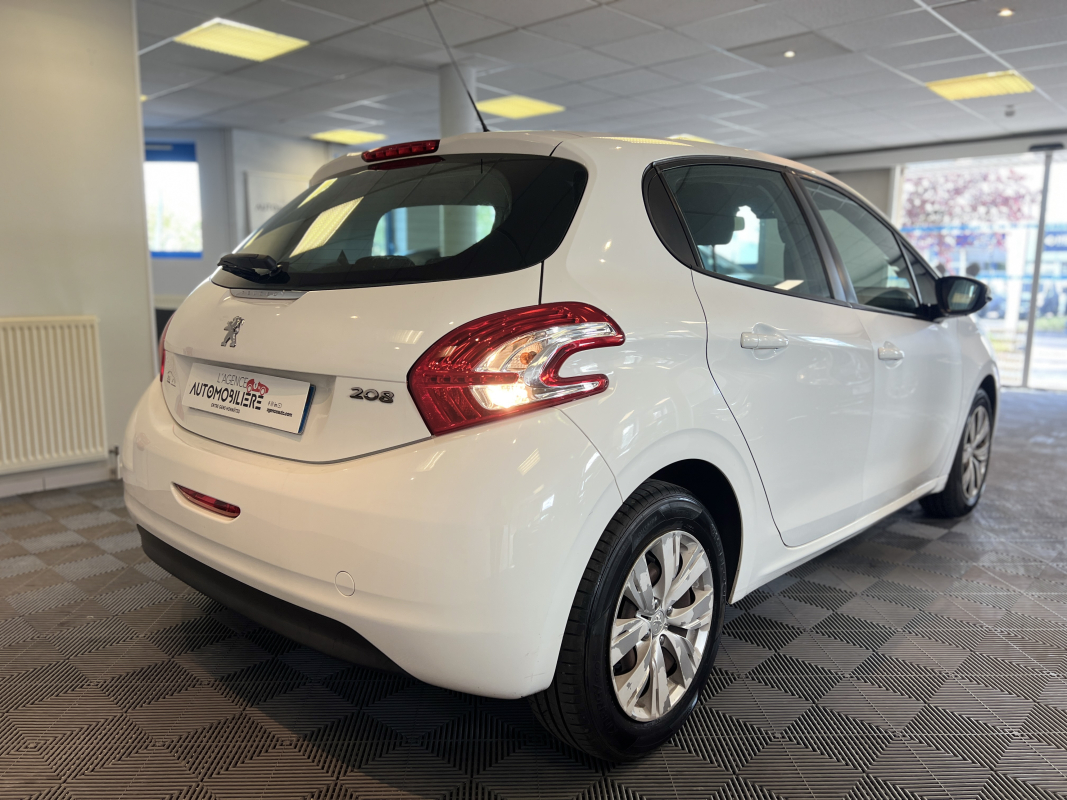 Peugeot 208 — 3