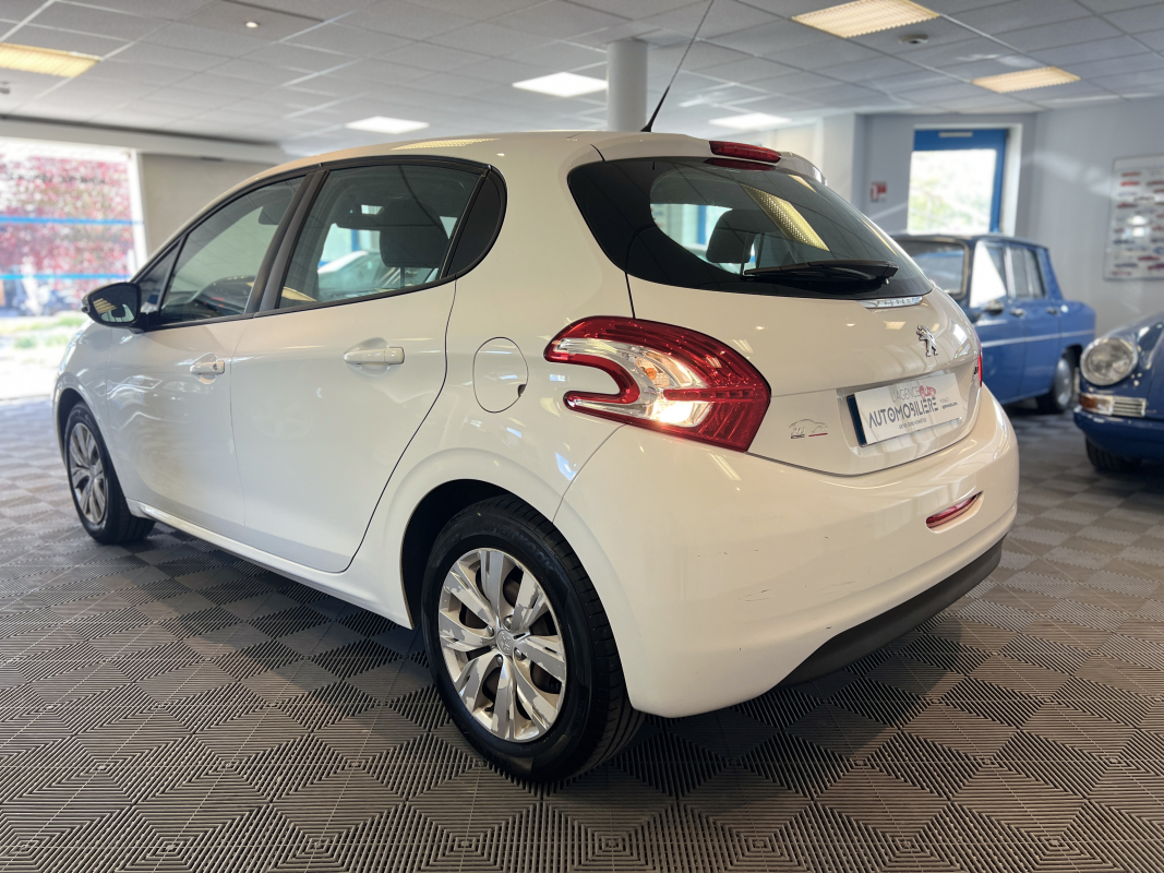 Peugeot 208 — 4