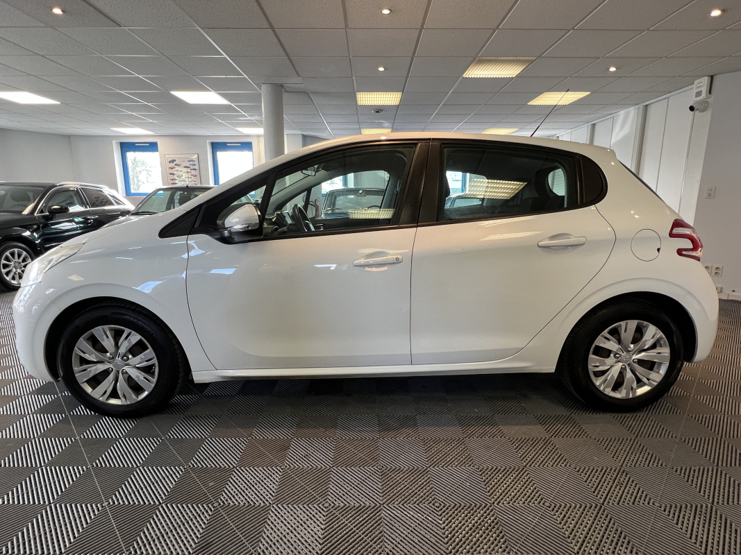 Peugeot 208 — 23