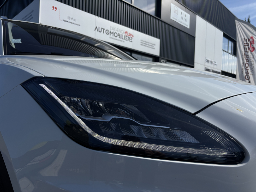Jaguar E-Pace — 25